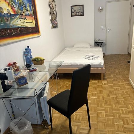 Schoenes Zimmer In Der City Basilea Exterior foto