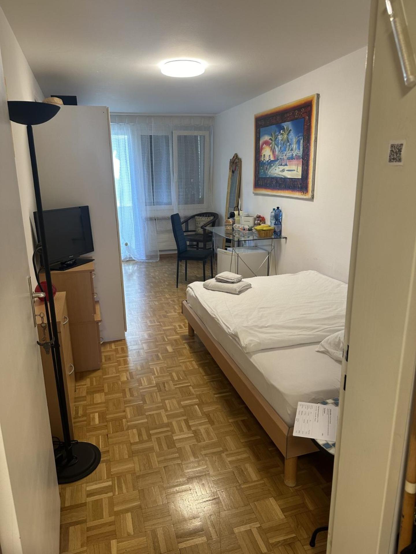 Schoenes Zimmer In Der City Basilea Exterior foto